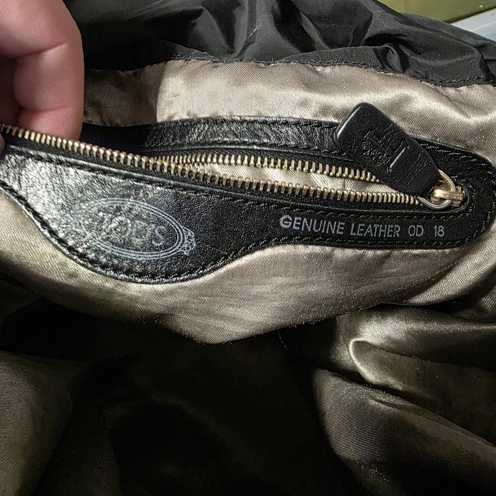 Tod's Black Nylon Puffer Tote Bag OD 18 – Leather Trim & Gold Hardware - Picture 2 of 8